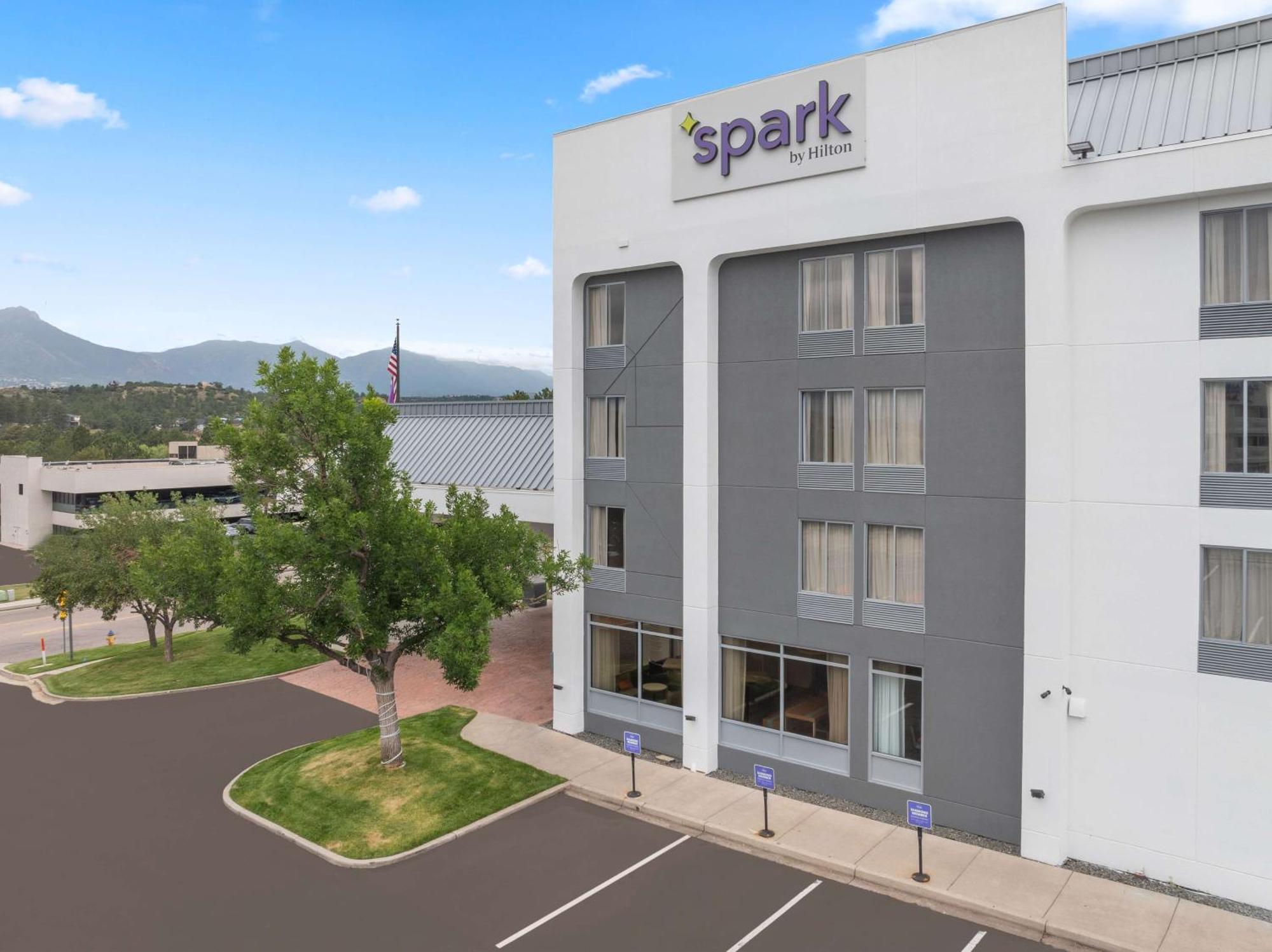 Spark By Hilton Colorado Springs I 25 Central Hotel Exterior photo