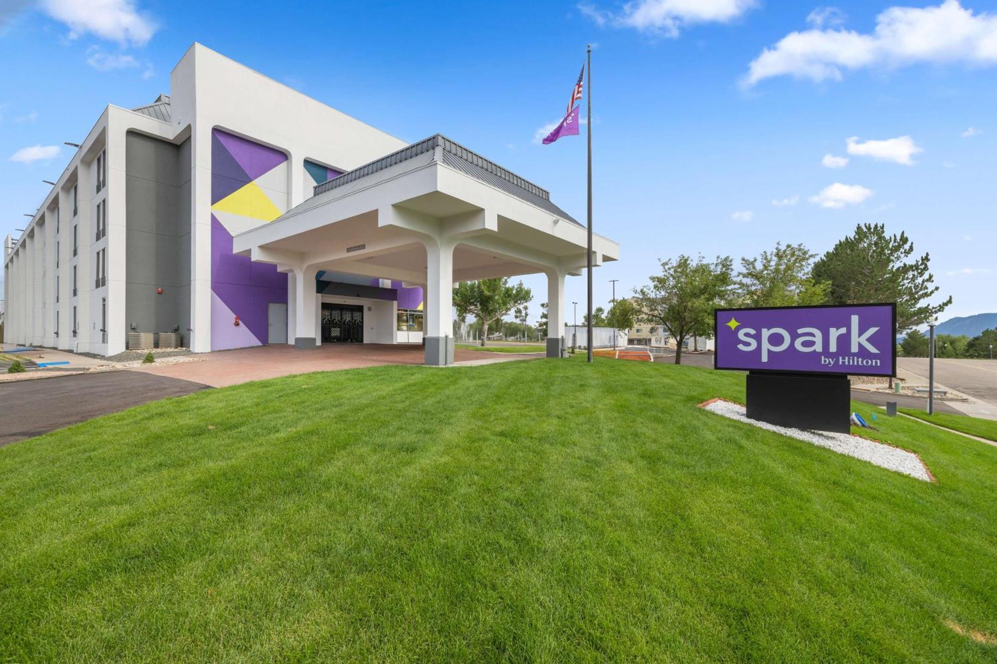 Spark By Hilton Colorado Springs I 25 Central Hotel Exterior photo