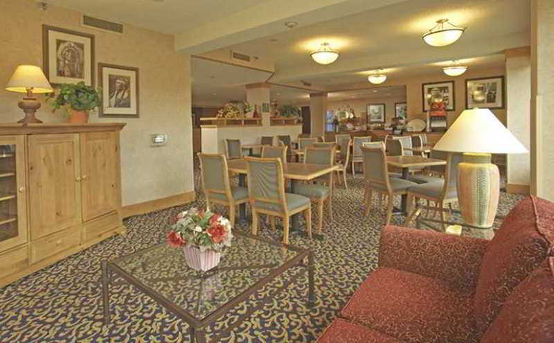 Spark By Hilton Colorado Springs I 25 Central Hotel Restaurant photo