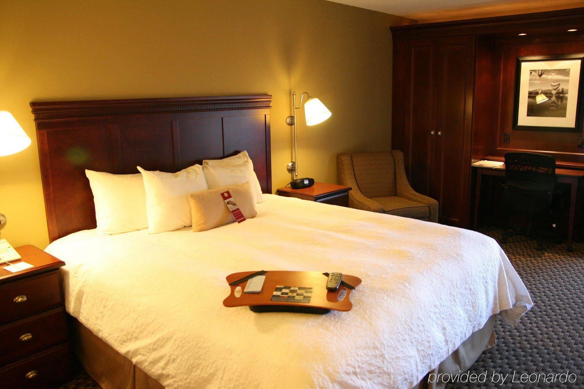 Spark By Hilton Colorado Springs I 25 Central Room photo