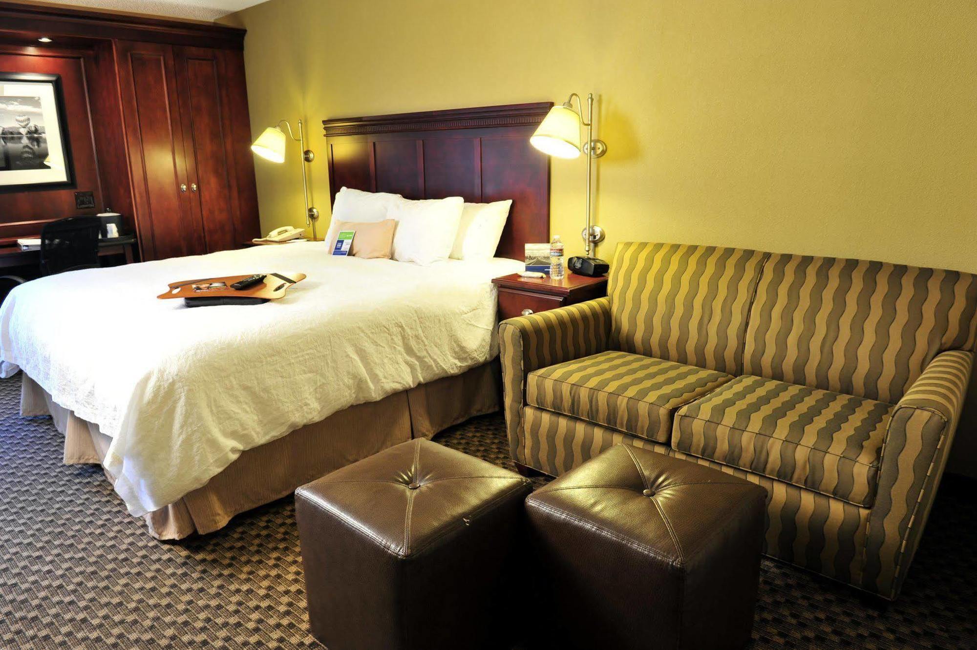 Spark By Hilton Colorado Springs I 25 Central Room photo