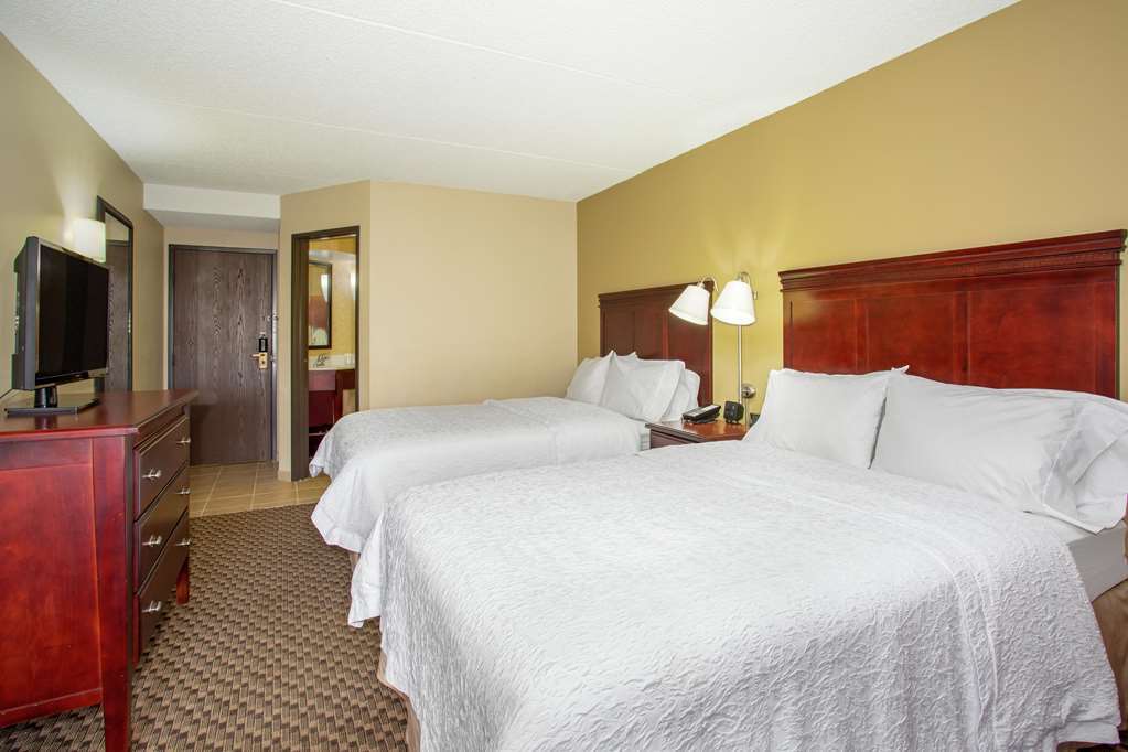 Spark By Hilton Colorado Springs I 25 Central Room photo
