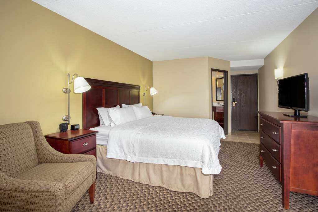 Spark By Hilton Colorado Springs I 25 Central Room photo