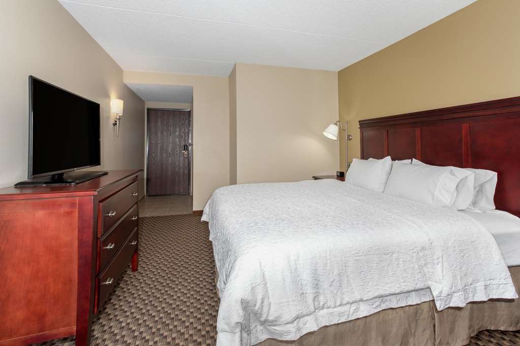 Spark By Hilton Colorado Springs I 25 Central Room photo