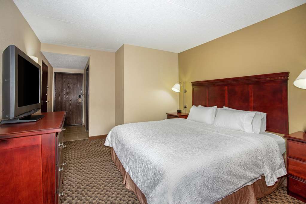 Spark By Hilton Colorado Springs I 25 Central Room photo