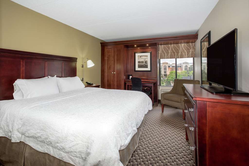 Spark By Hilton Colorado Springs I 25 Central Room photo
