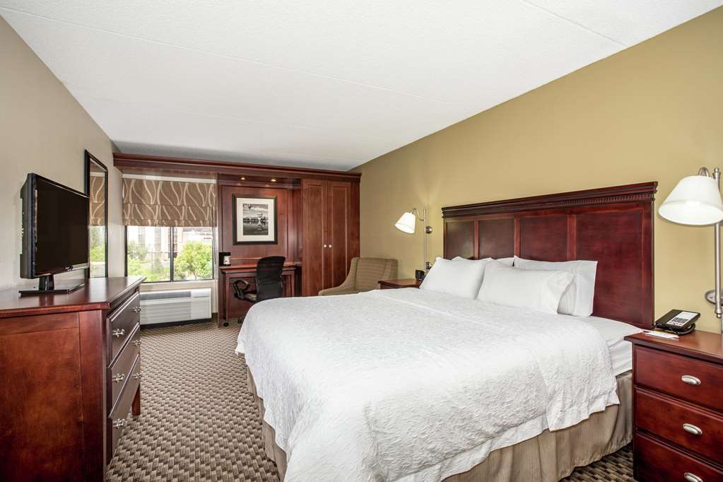 Spark By Hilton Colorado Springs I 25 Central Room photo
