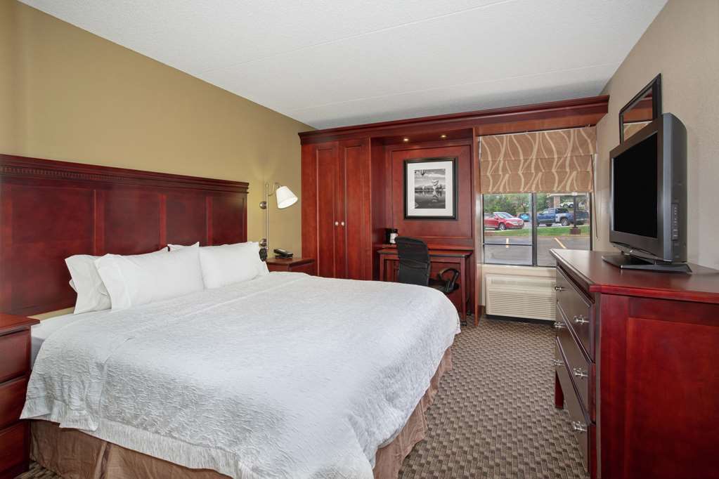 Spark By Hilton Colorado Springs I 25 Central Room photo